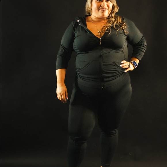 Plus Size - Picture 3 of 4